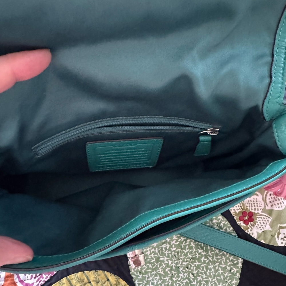 COACH F23663 Park Taylor Jade Green Pebble Leather Turn Lock Flap Messenger - Picture 7 of 9